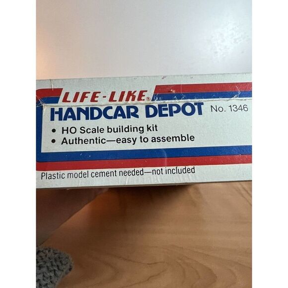 Life-Like Handcar Depot HO Scale Easy Assemble Building Kit - Picture 6 of 7